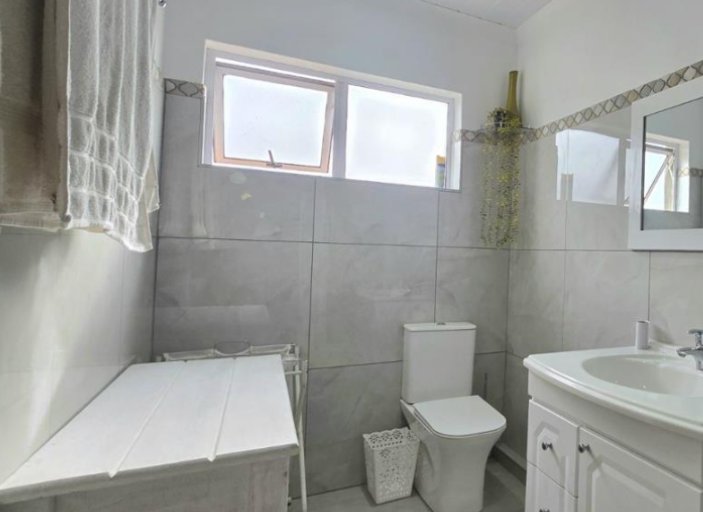 6 Bedroom Property for Sale in Bayview Western Cape